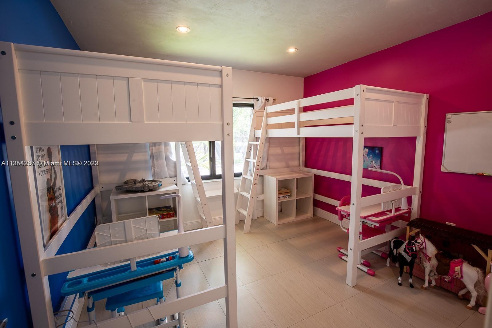 VENETIAN PALMS CONDO - Residential