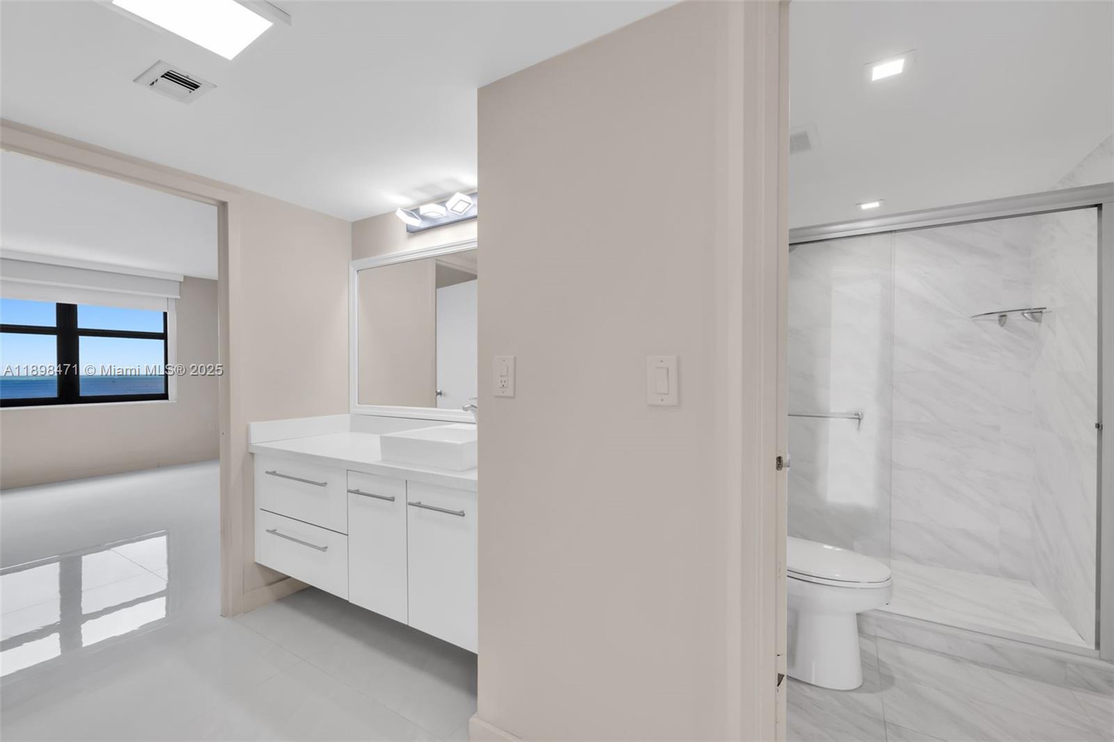 BRICKELL BAY CLUB CONDO - Residential Lease