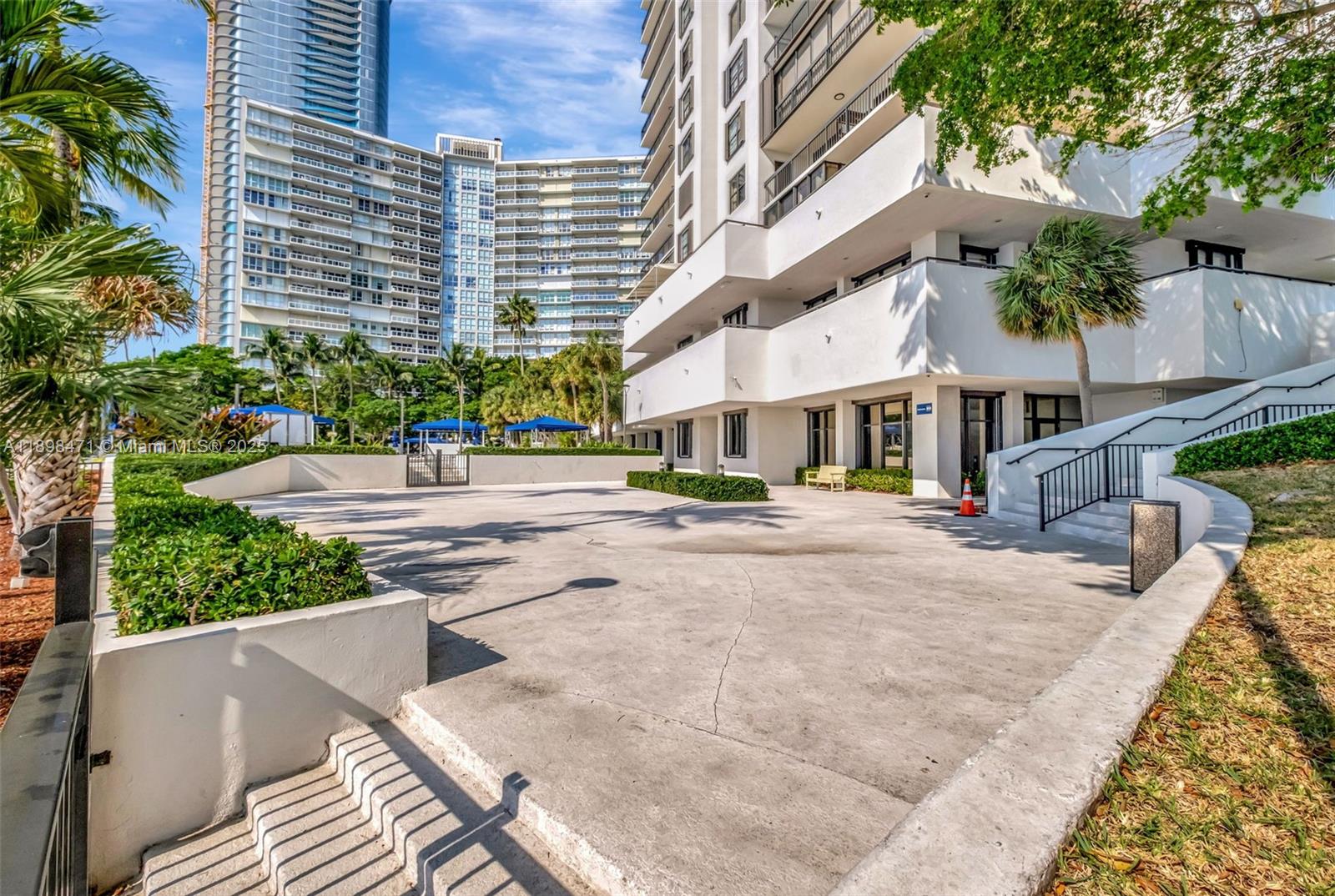 BRICKELL BAY CLUB CONDO - Residential Lease