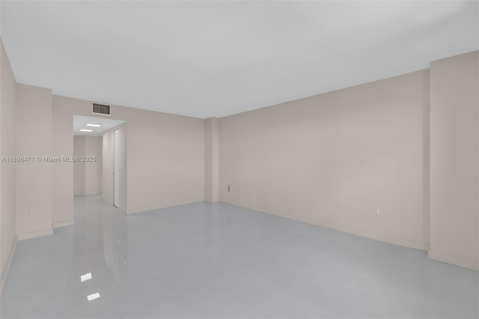BRICKELL BAY CLUB CONDO - Residential Lease