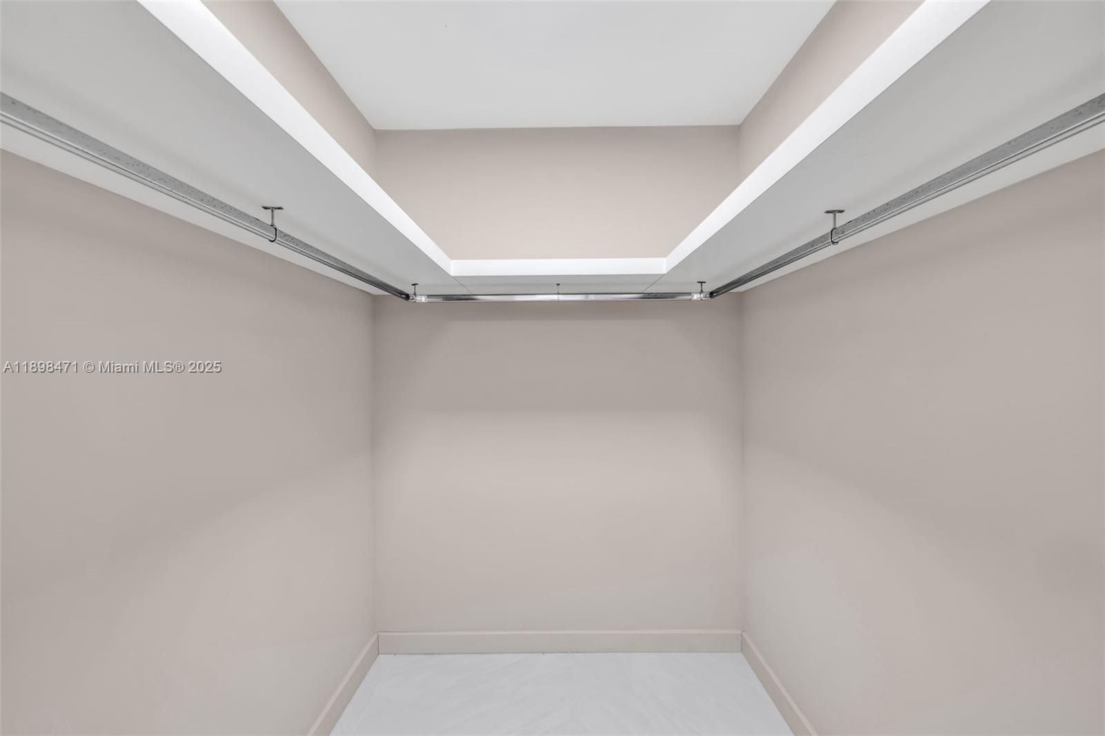 BRICKELL BAY CLUB CONDO - Residential Lease