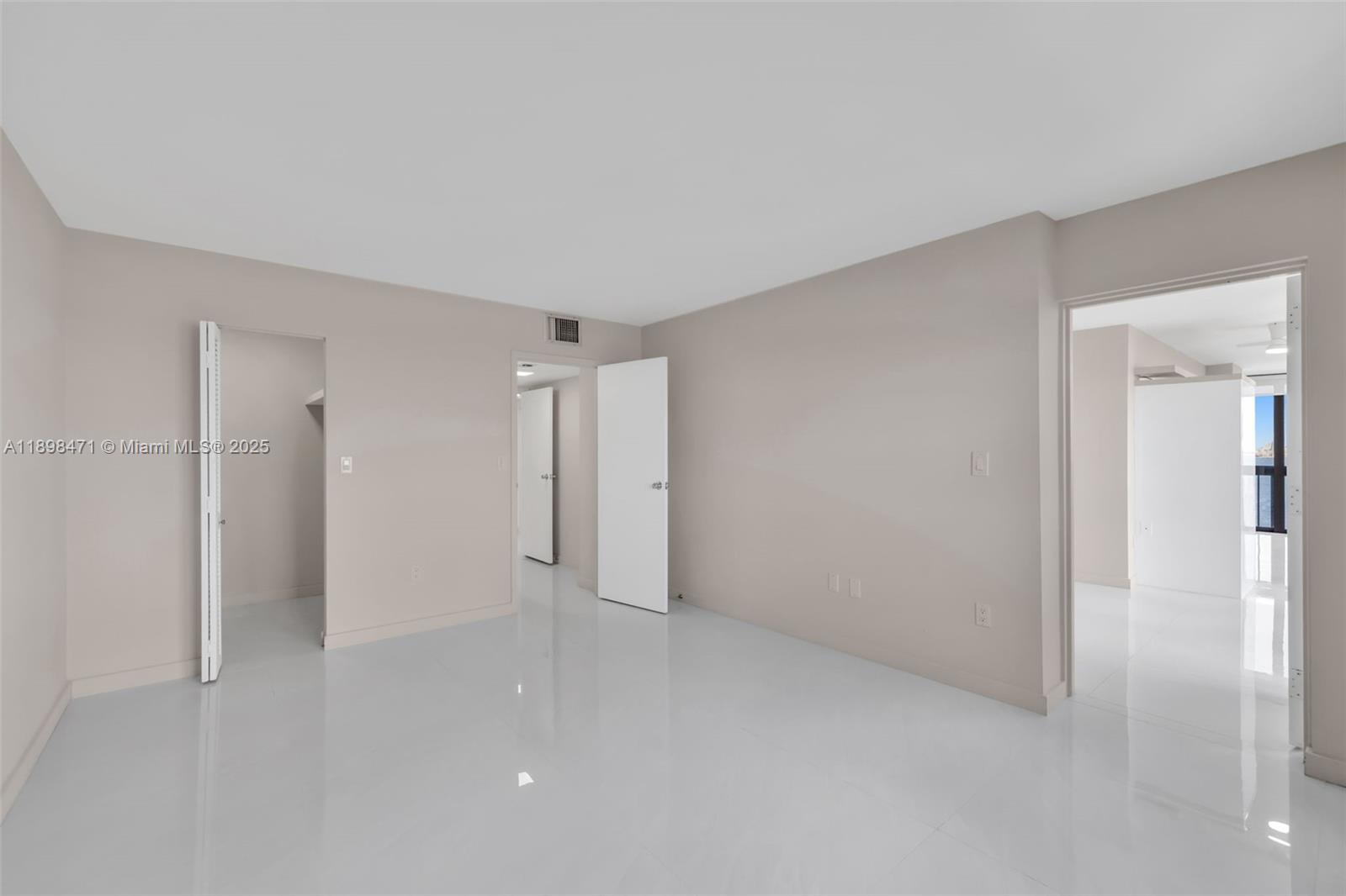 BRICKELL BAY CLUB CONDO - Residential Lease