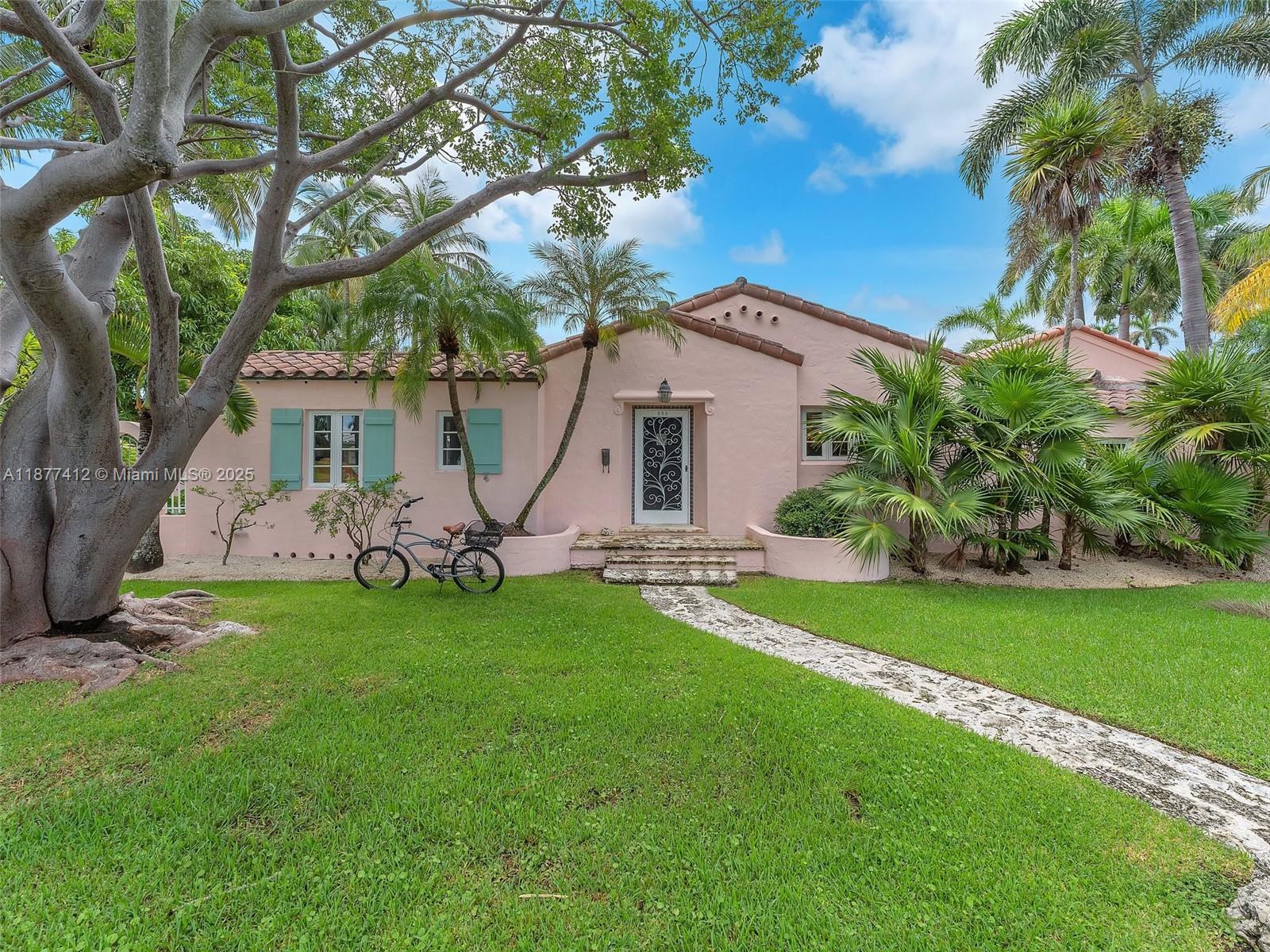 HOLLYWOOD LAKES SECTION - Residential