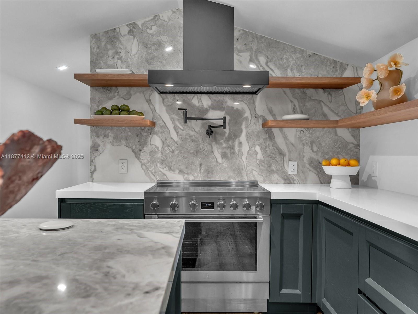 HOLLYWOOD LAKES SECTION - Residential