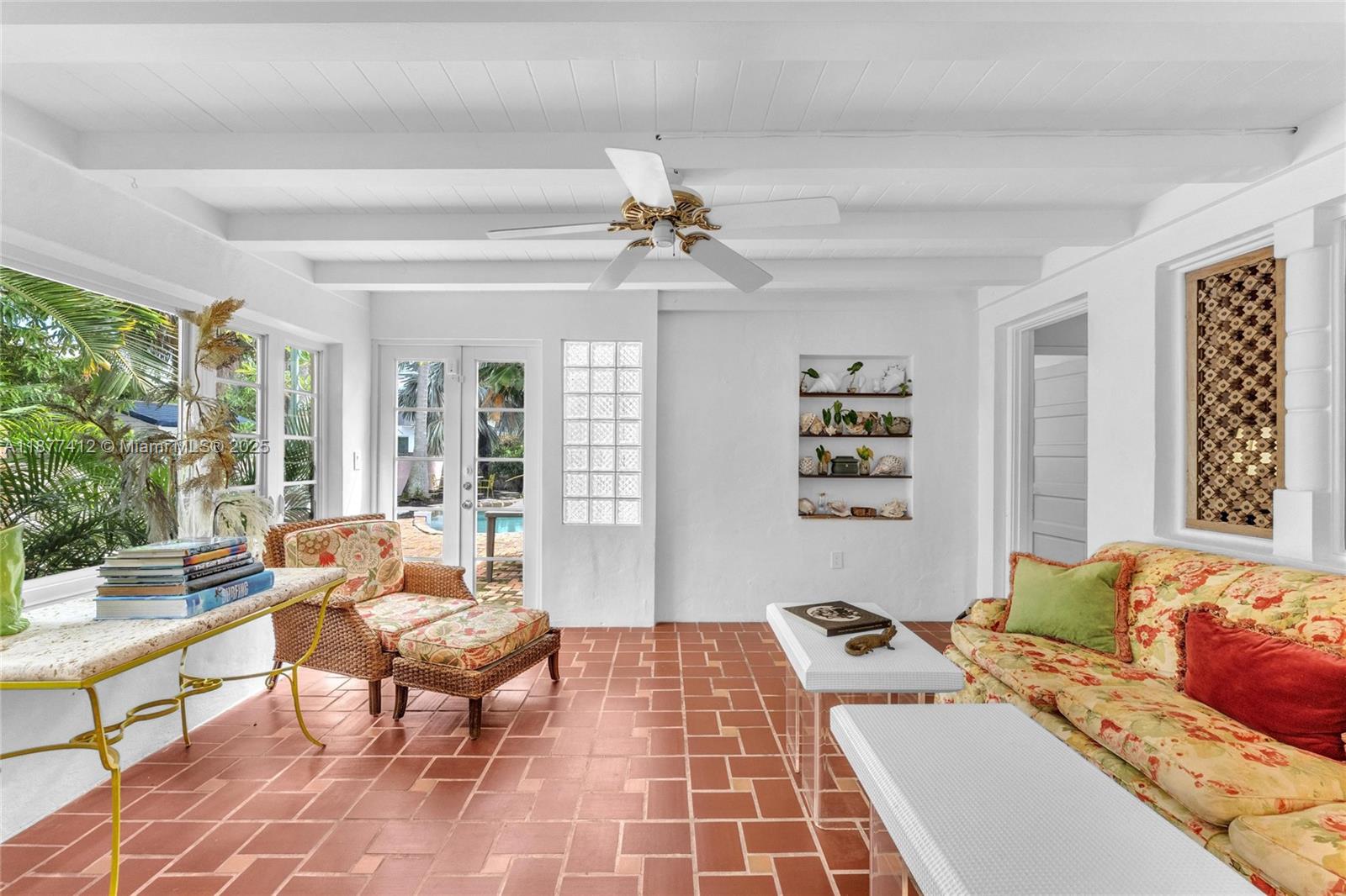 HOLLYWOOD LAKES SECTION - Residential