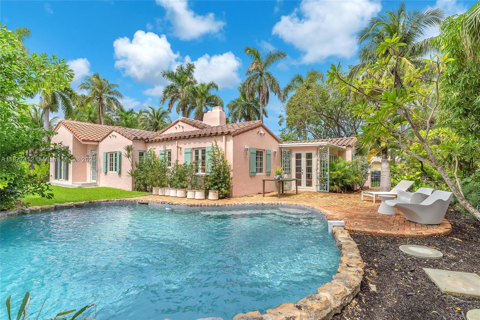 HOLLYWOOD LAKES SECTION - Residential
