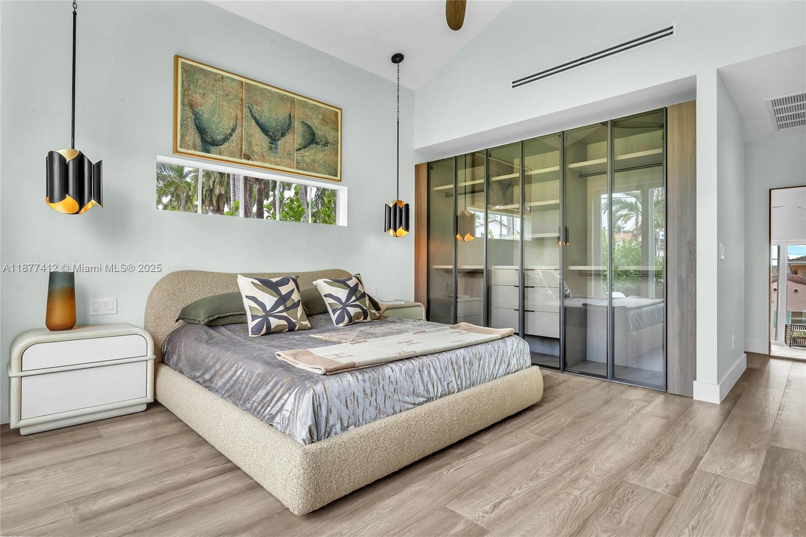 HOLLYWOOD LAKES SECTION - Residential