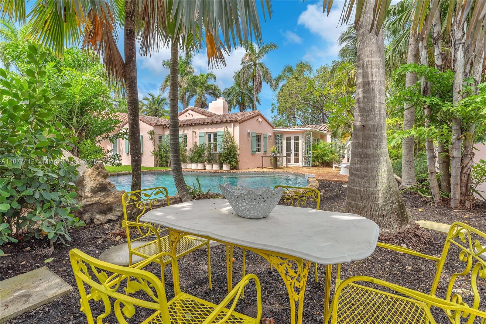HOLLYWOOD LAKES SECTION - Residential