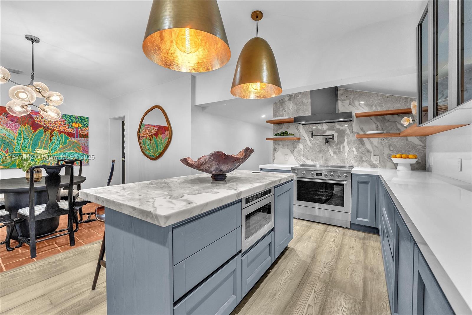 HOLLYWOOD LAKES SECTION - Residential