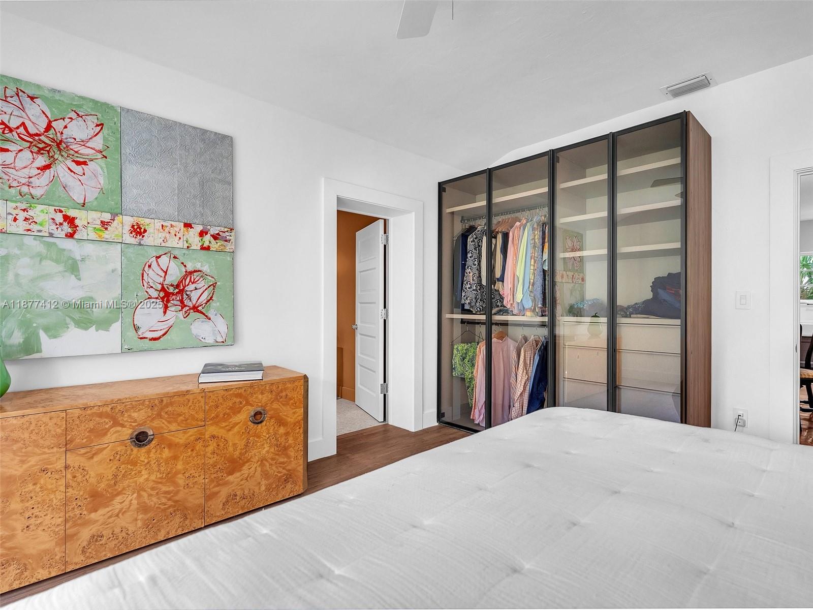 HOLLYWOOD LAKES SECTION - Residential