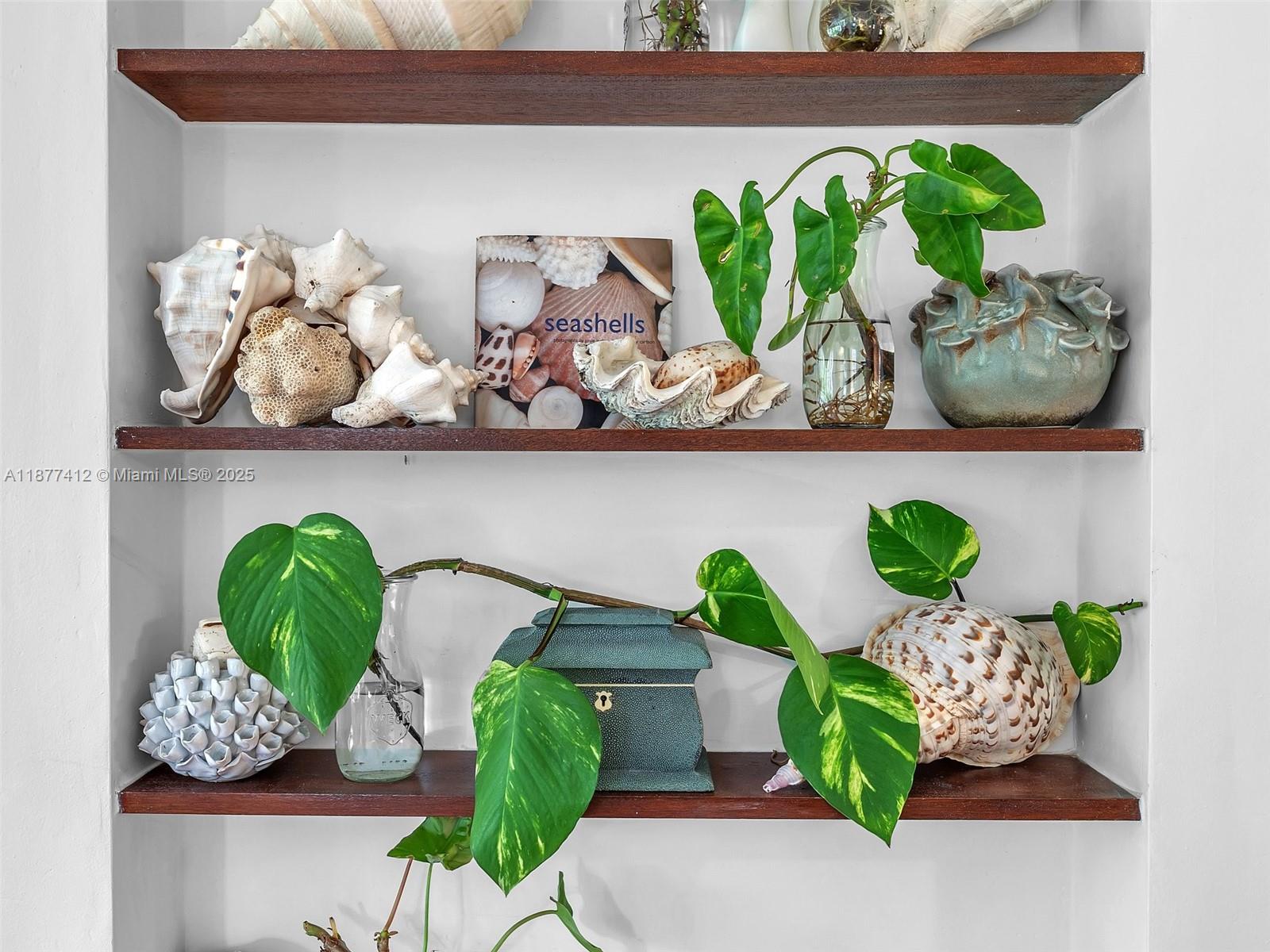 HOLLYWOOD LAKES SECTION - Residential