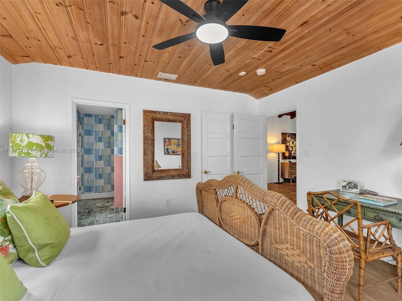 HOLLYWOOD LAKES SECTION - Residential