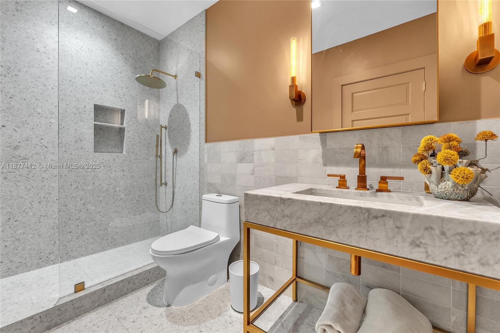 HOLLYWOOD LAKES SECTION - Residential