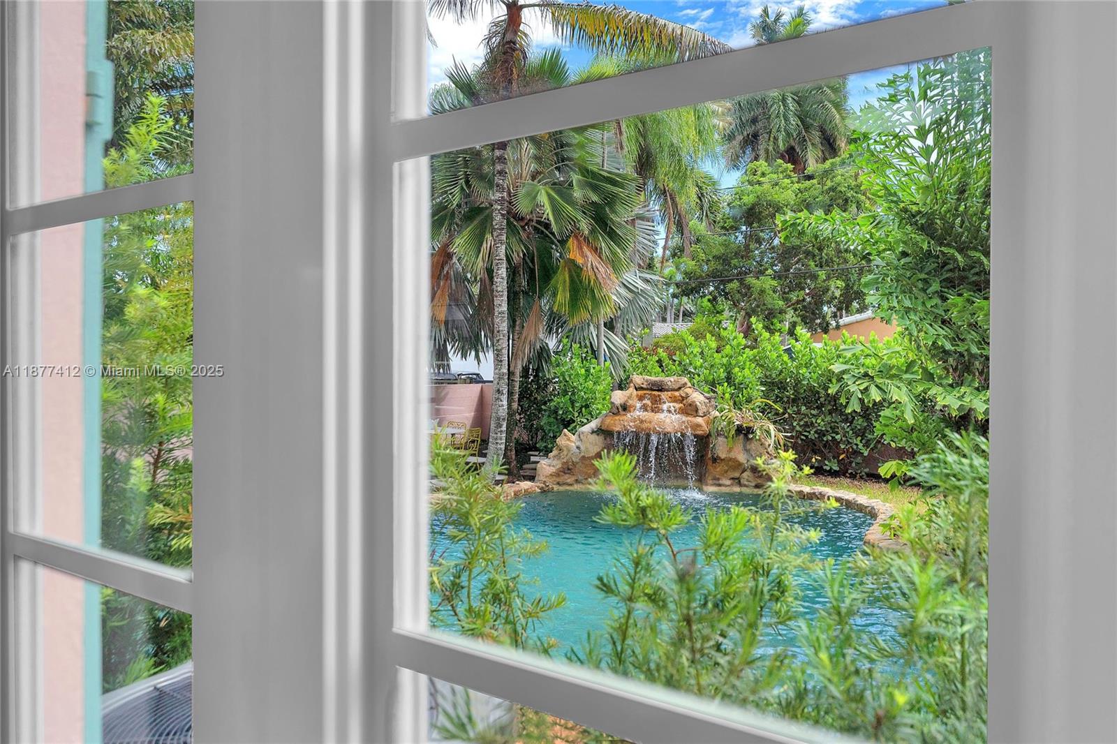 HOLLYWOOD LAKES SECTION - Residential
