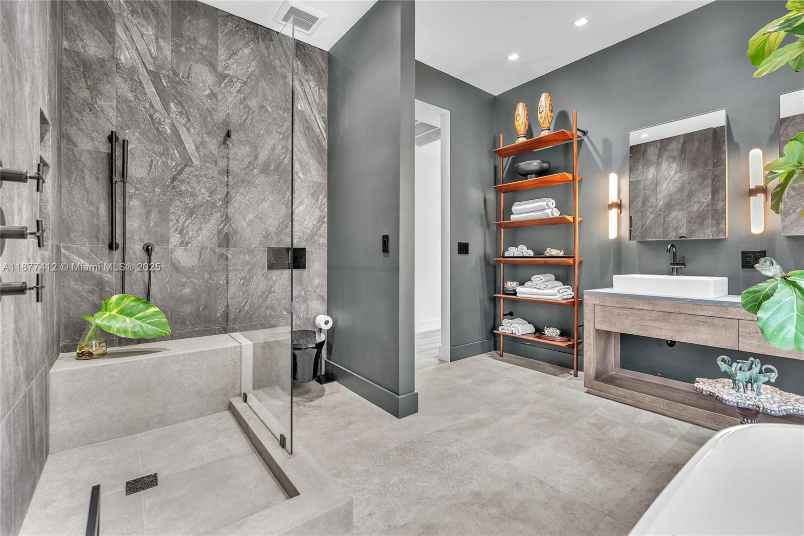 HOLLYWOOD LAKES SECTION - Residential