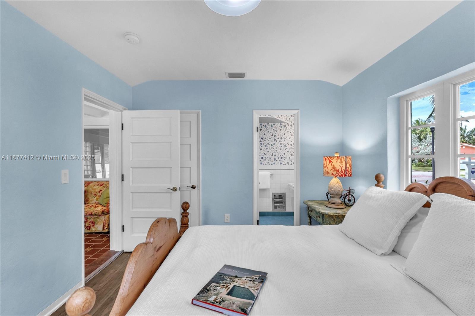 HOLLYWOOD LAKES SECTION - Residential