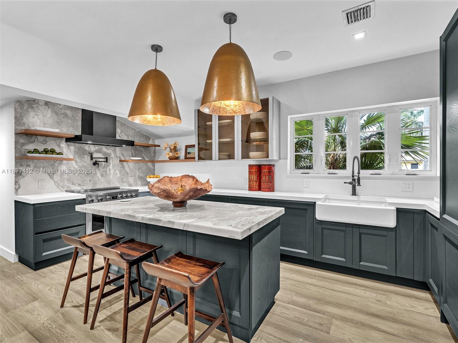 HOLLYWOOD LAKES SECTION - Residential