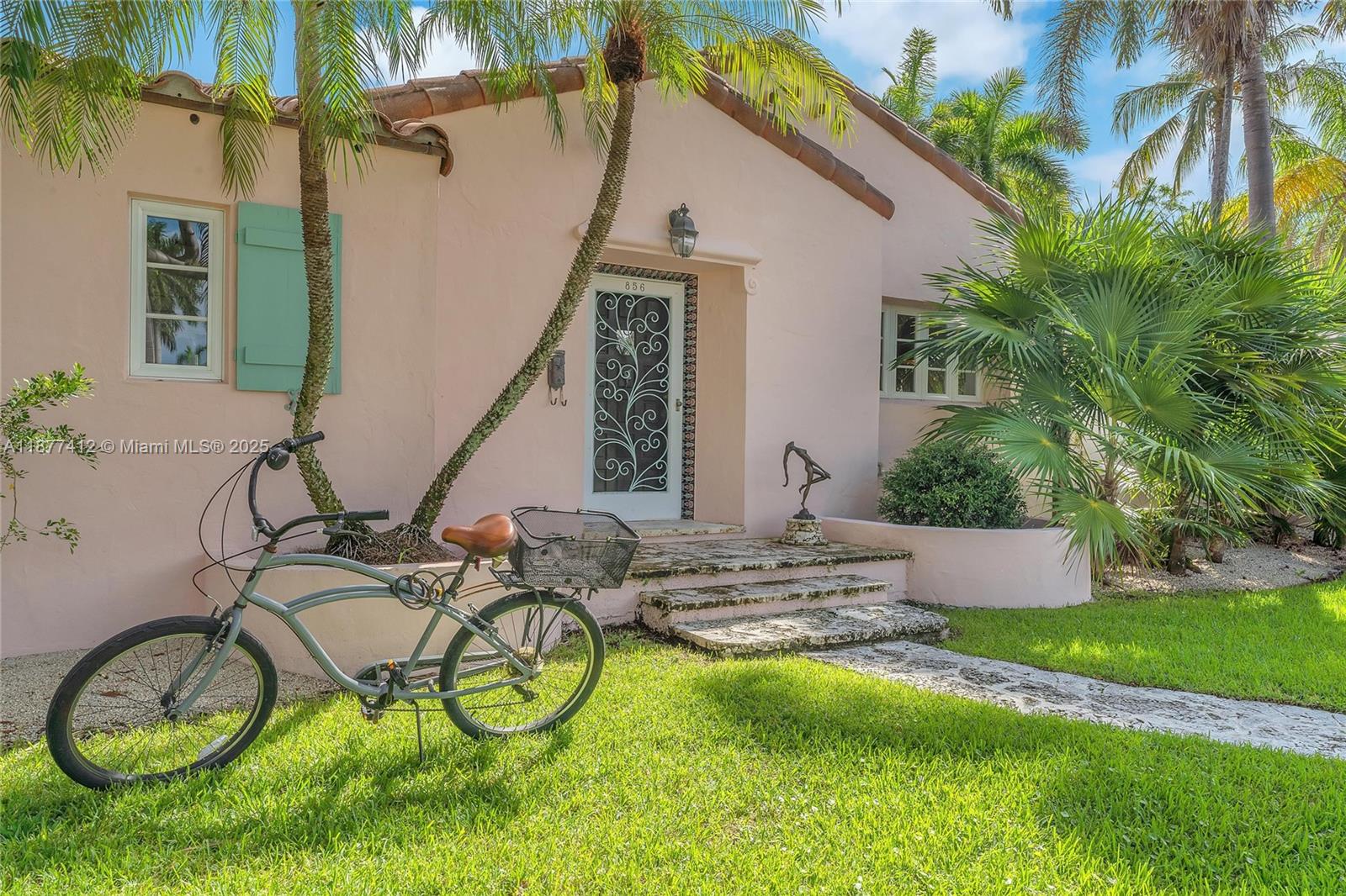 HOLLYWOOD LAKES SECTION - Residential