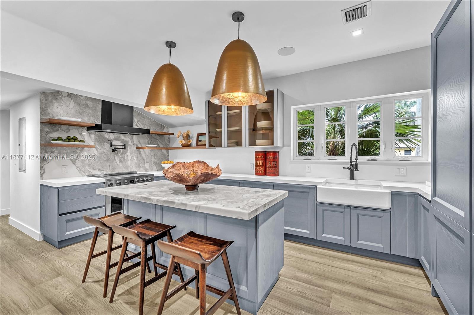 HOLLYWOOD LAKES SECTION - Residential