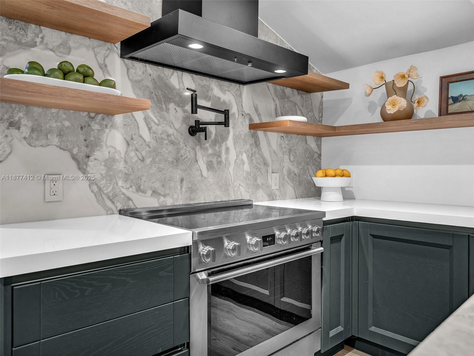 HOLLYWOOD LAKES SECTION - Residential