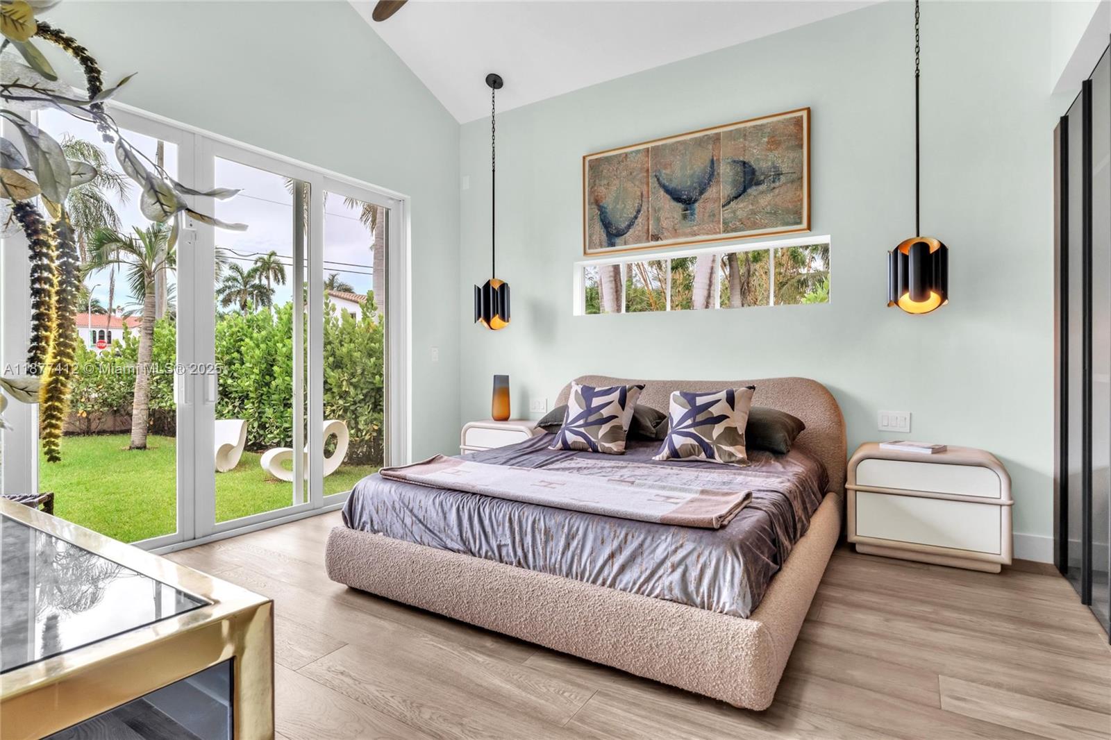 HOLLYWOOD LAKES SECTION - Residential
