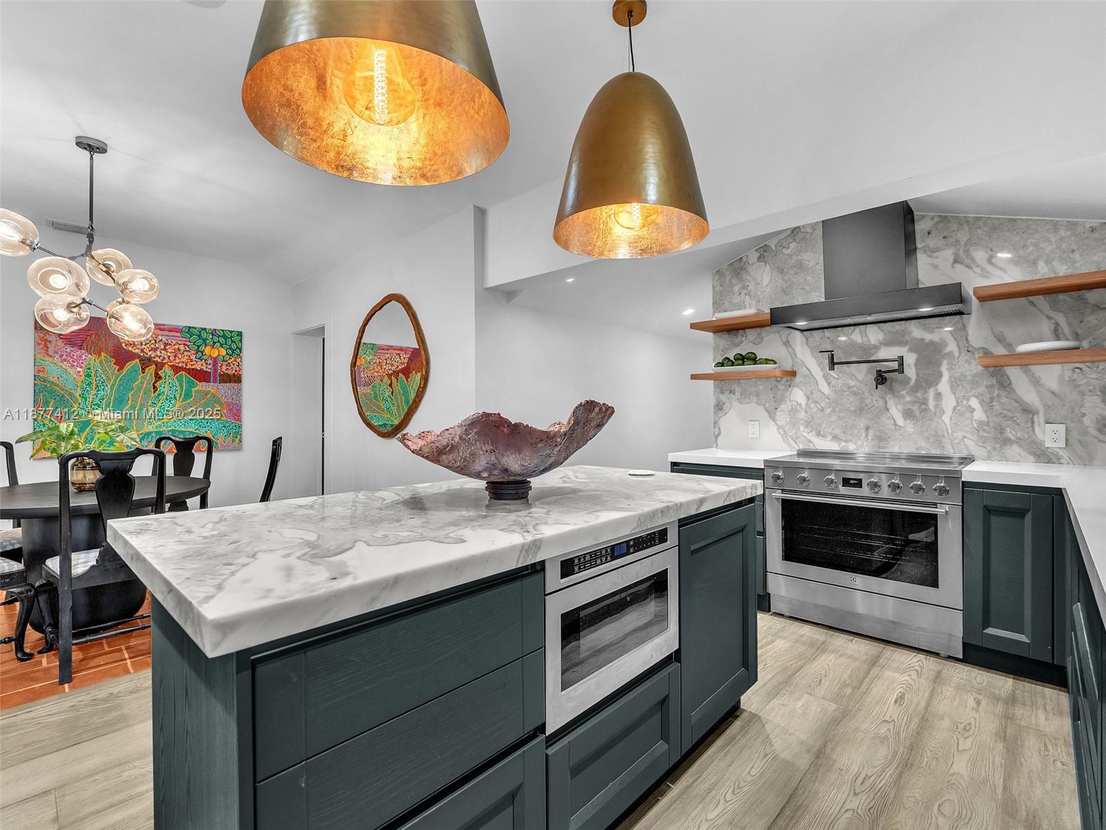 HOLLYWOOD LAKES SECTION - Residential