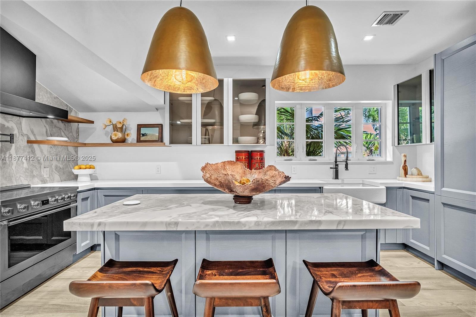 HOLLYWOOD LAKES SECTION - Residential