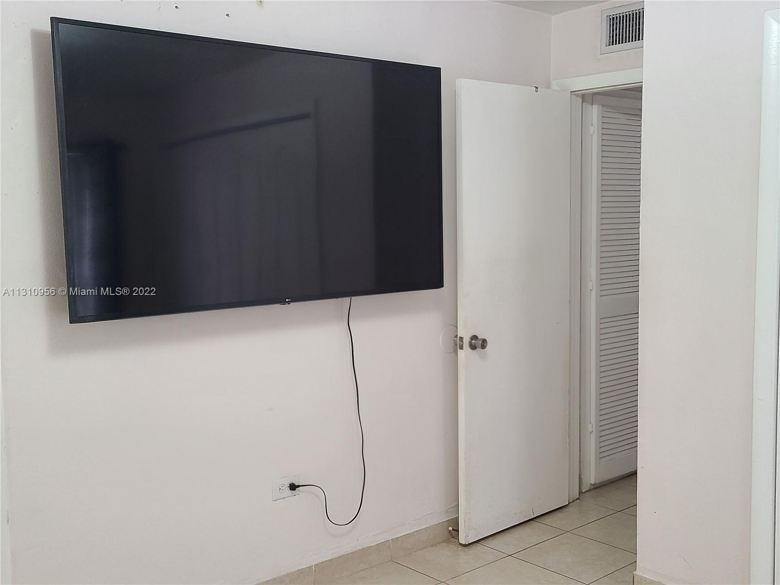 SUNSET PALMS WEST CONDO - Residential Lease