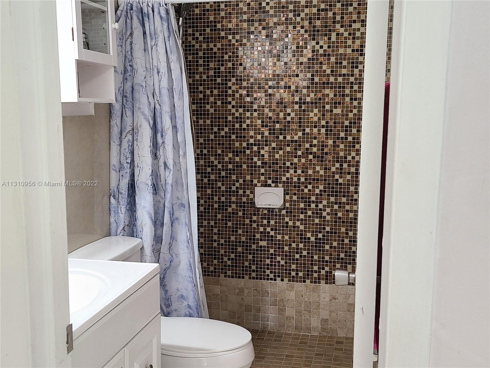 SUNSET PALMS WEST CONDO - Residential Lease