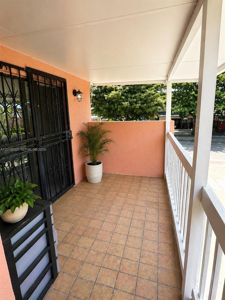 ALHAMBRA CONDO V - Residential