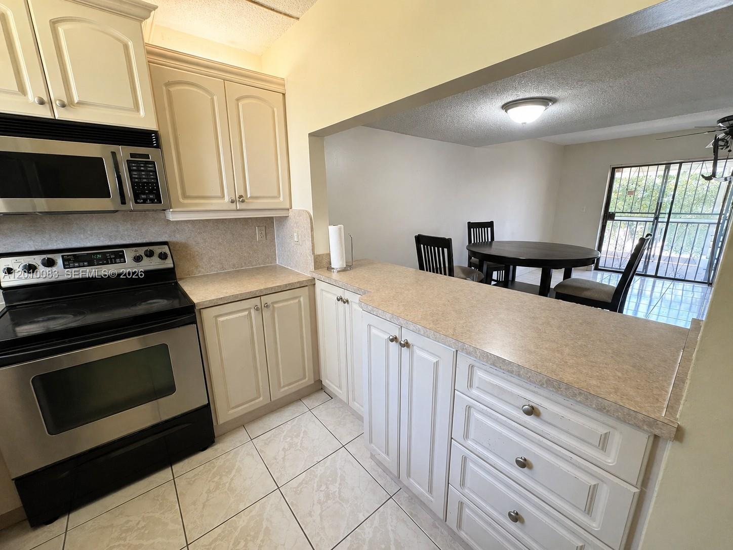 ALHAMBRA CONDO V - Residential