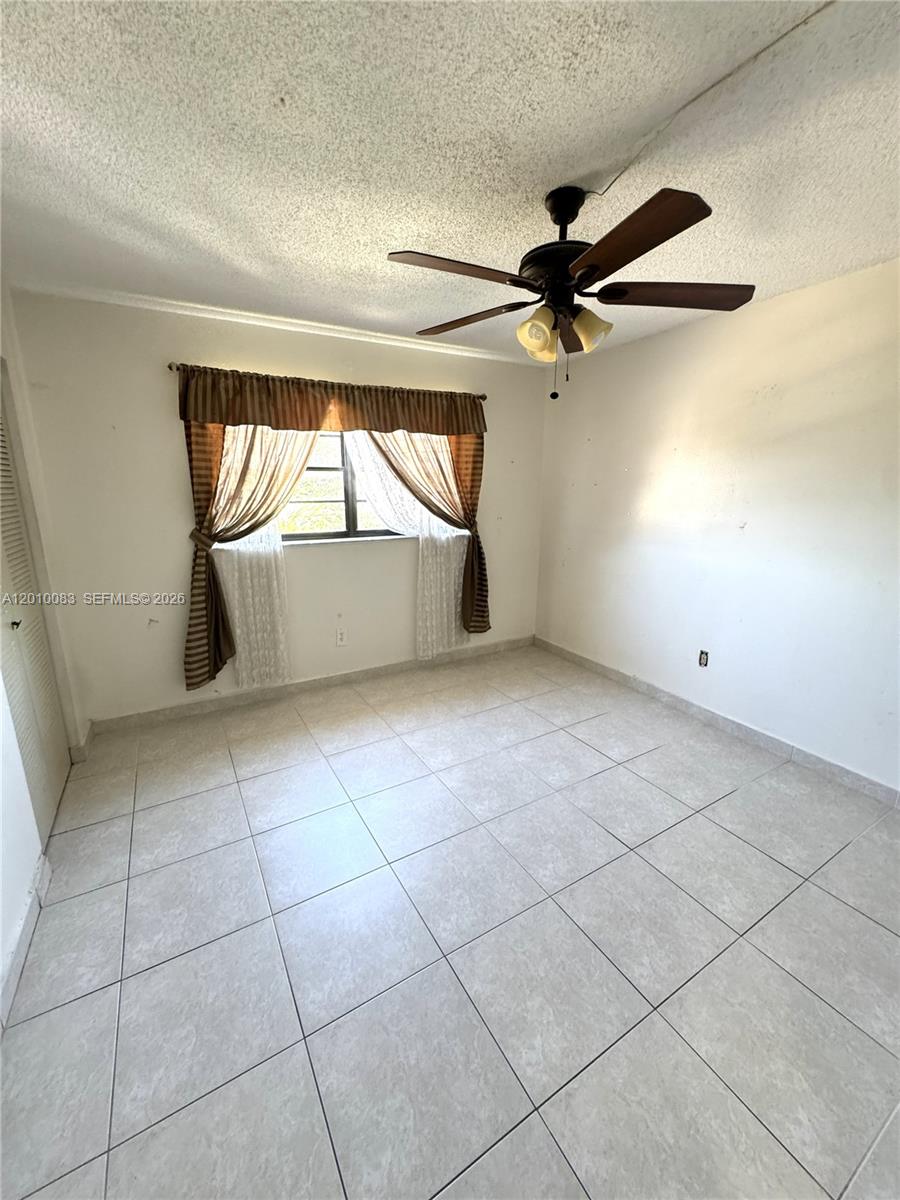 ALHAMBRA CONDO V - Residential