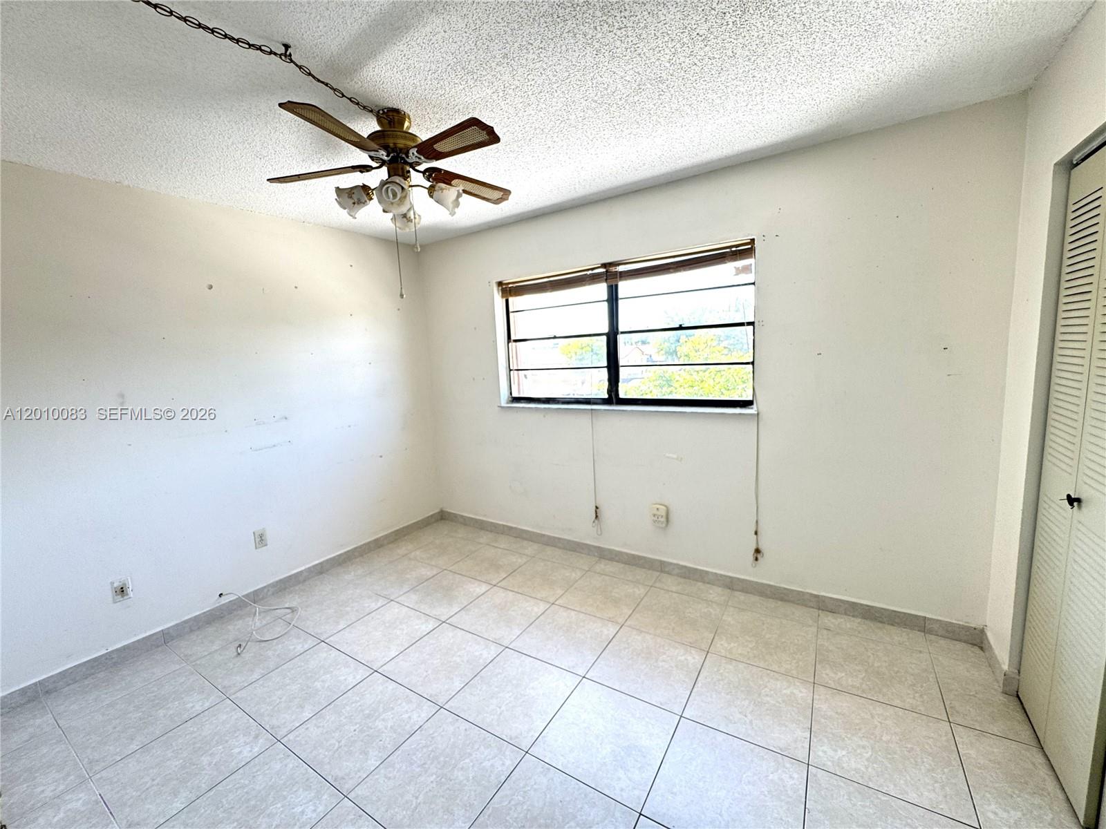 ALHAMBRA CONDO V - Residential