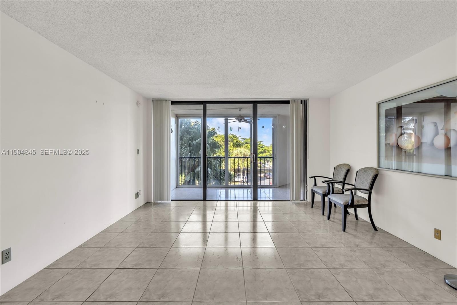 COUNTRY CLUB APTS AT - Residential