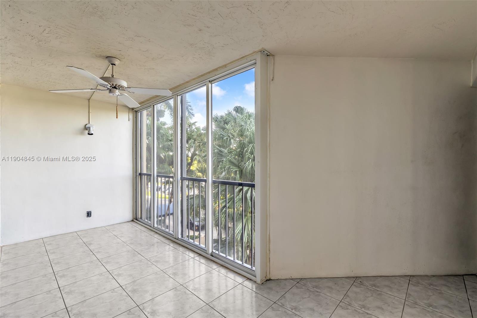 COUNTRY CLUB APTS AT - Residential