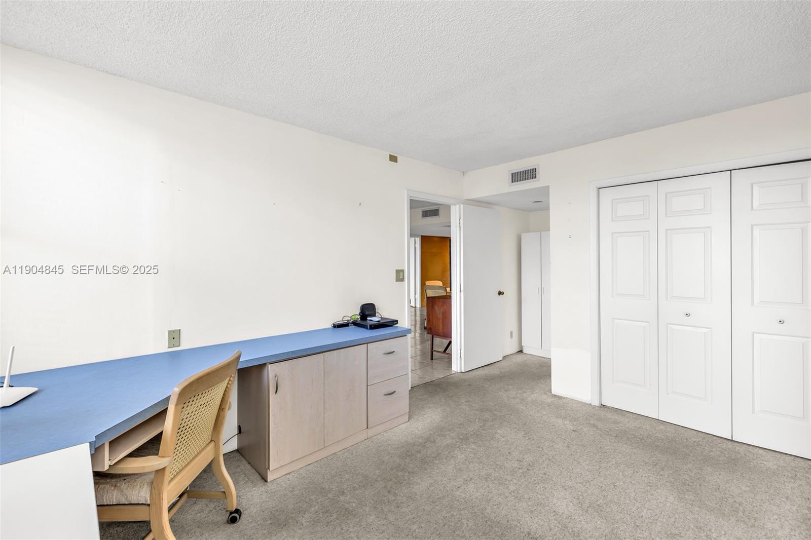 COUNTRY CLUB APTS AT - Residential