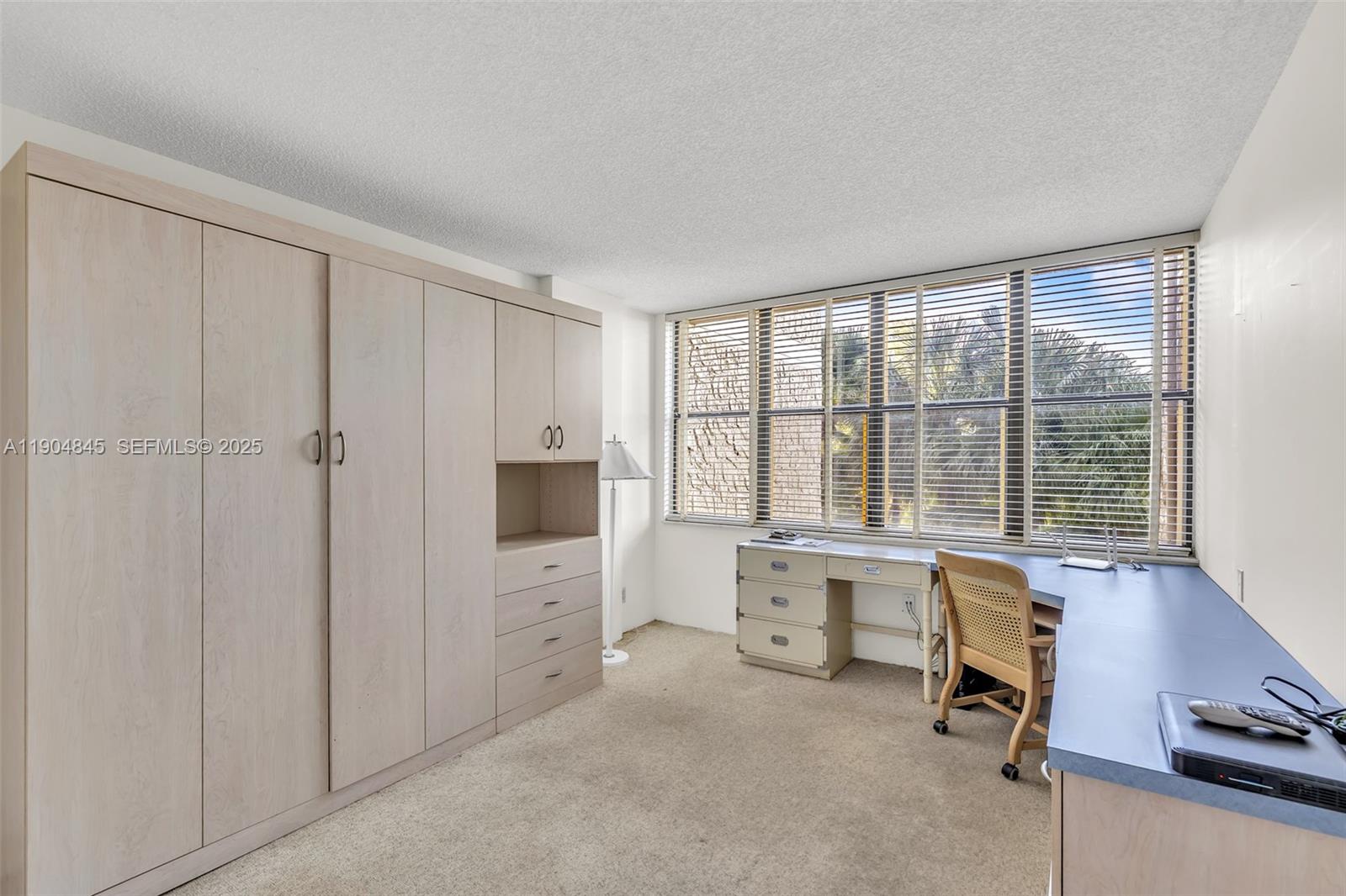 COUNTRY CLUB APTS AT - Residential