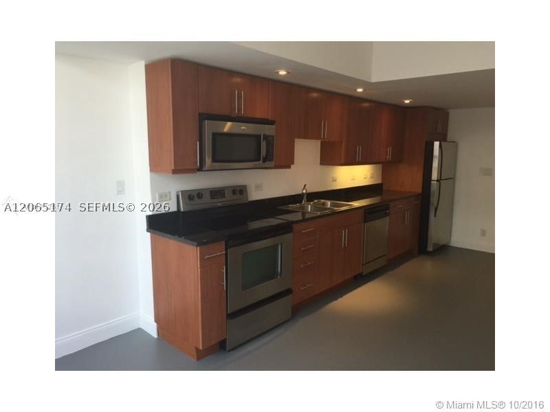 111 E Flagler St 1003