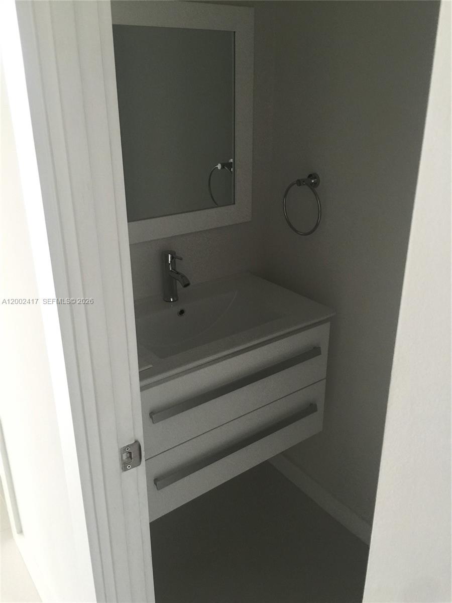 STANTON HOUSE CONDO - Residential