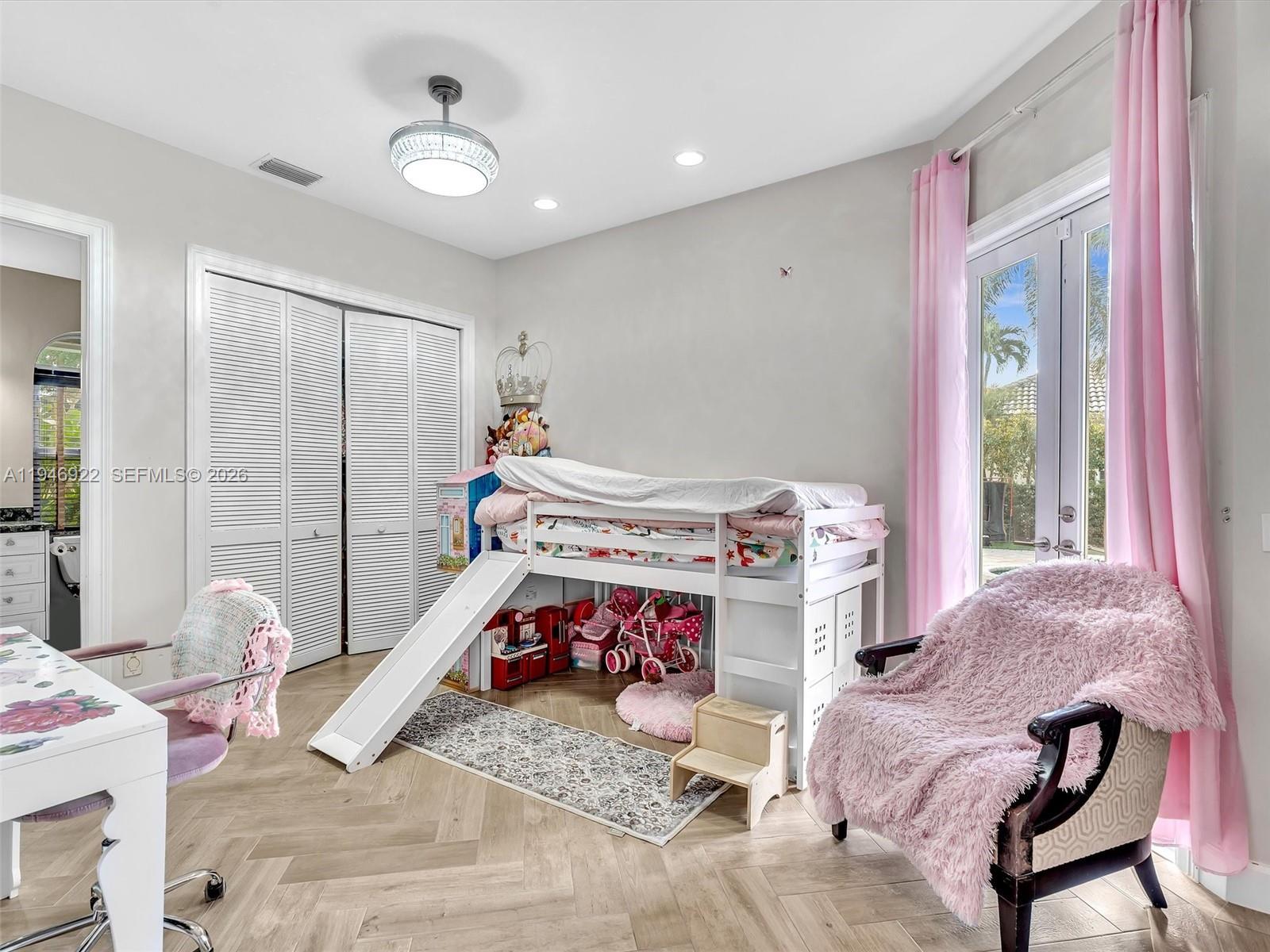 SEASONS - Residential