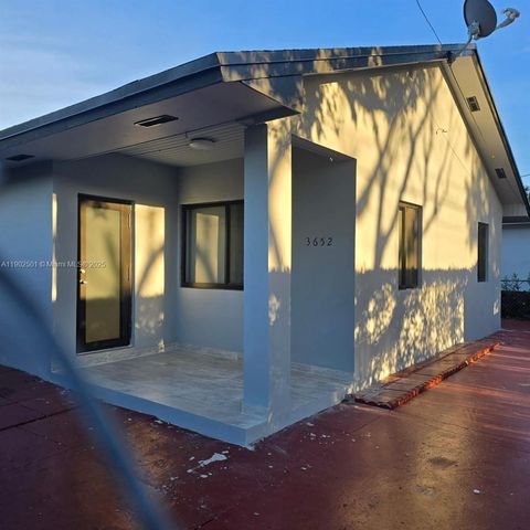 3652 NW 5th St Miami FL 33125