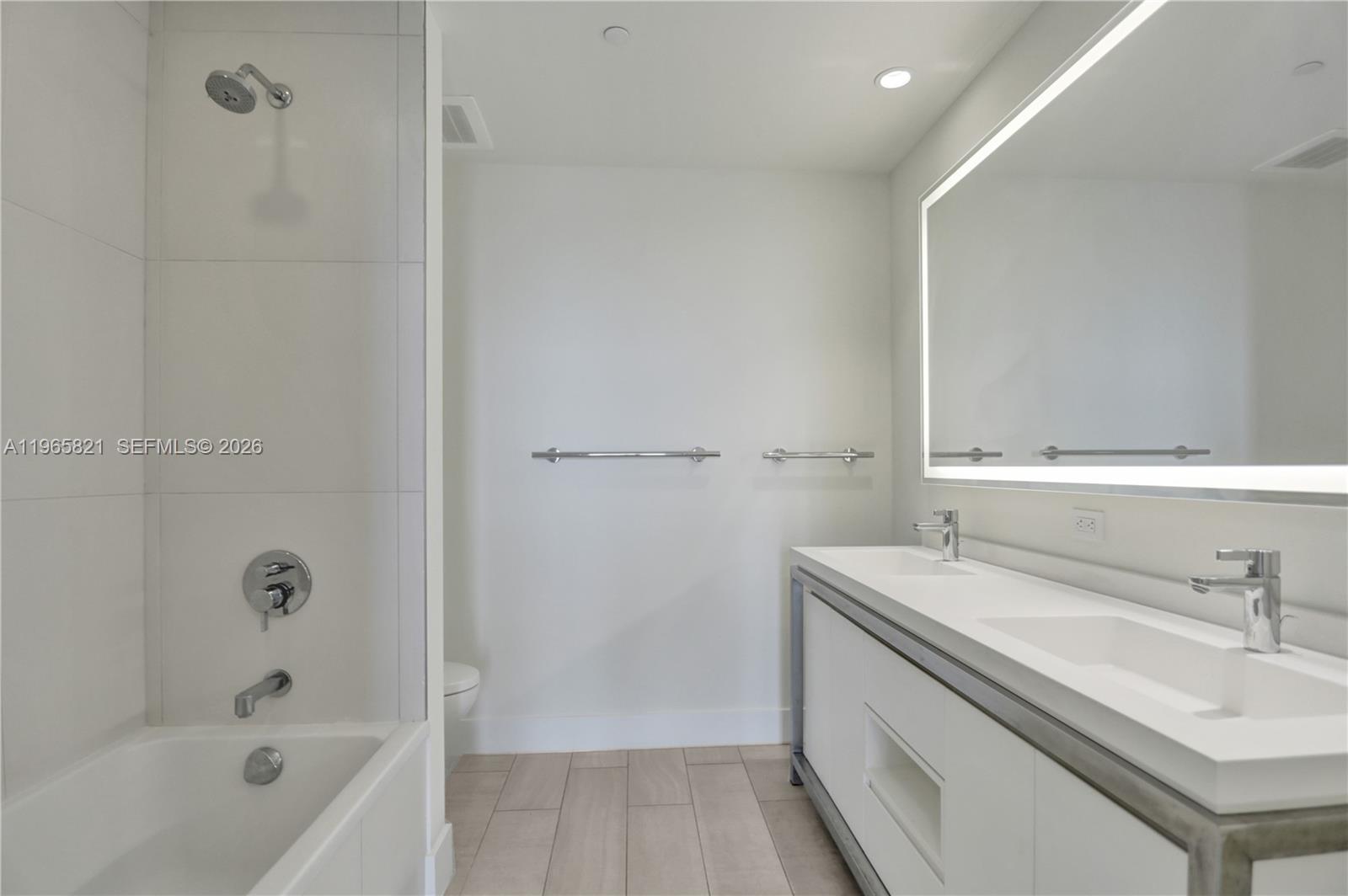 METROPICA NORTH TOWER ONE - Residential