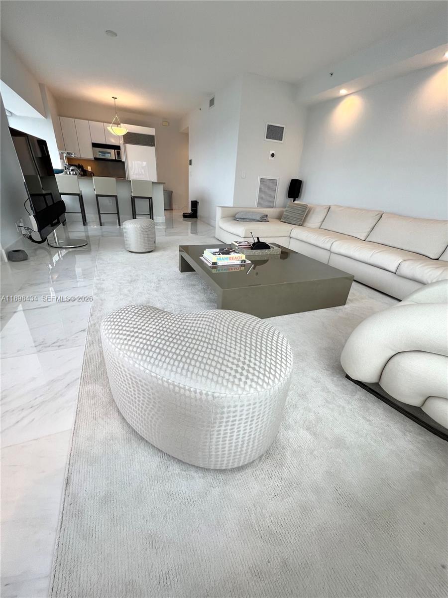 1435 Brickell Ave 3307