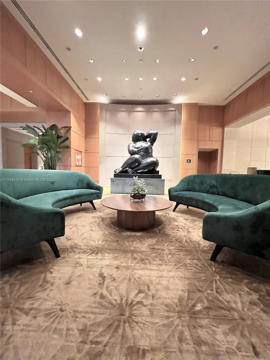 MILLENNIUM TOWER CONDOMIN - Residential Lease