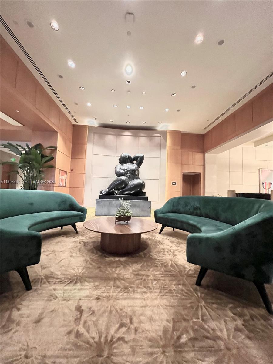 MILLENNIUM TOWER CONDOMIN - Residential Lease