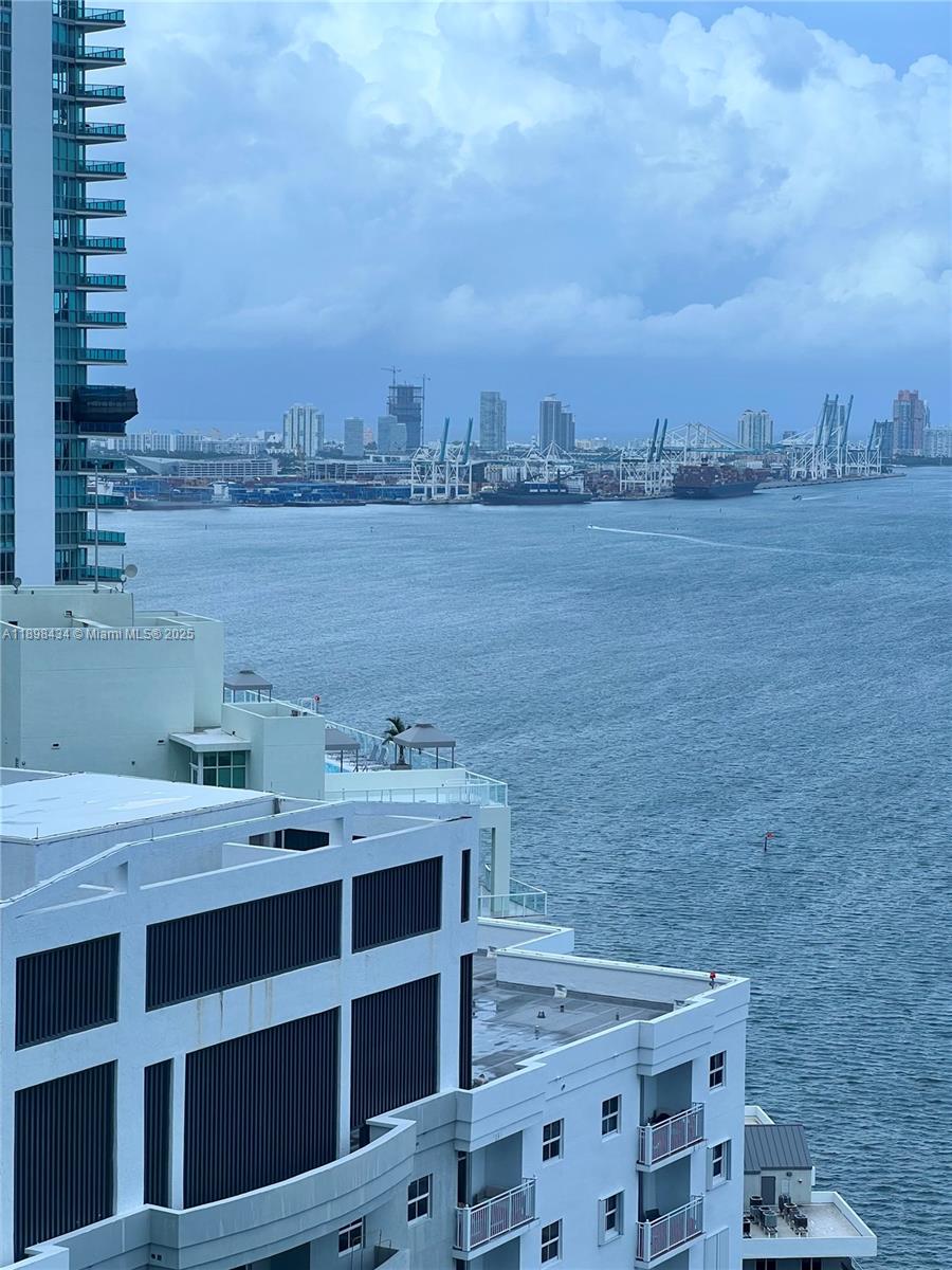 MILLENNIUM TOWER CONDOMIN - Residential Lease