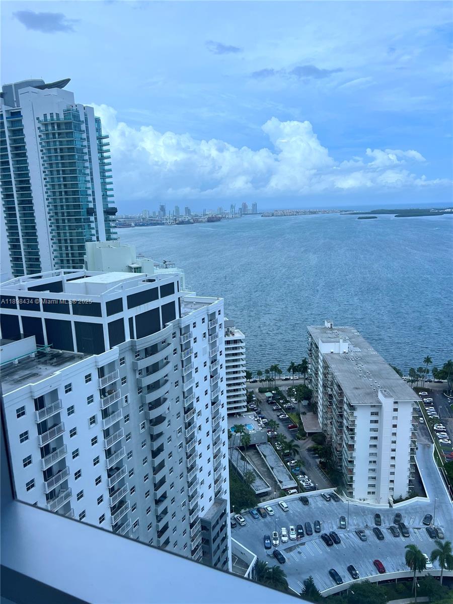 MILLENNIUM TOWER CONDOMIN - Residential Lease