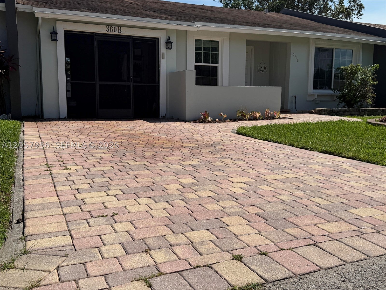 360 B N Lakewood Cir E