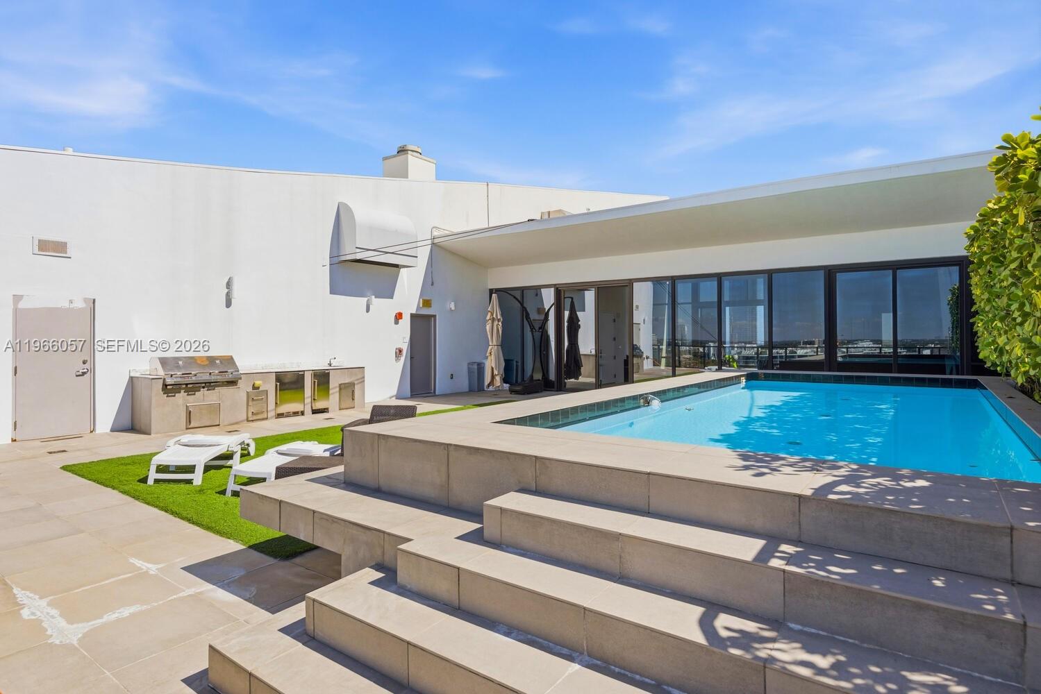 PRIVE CONDO - Residential