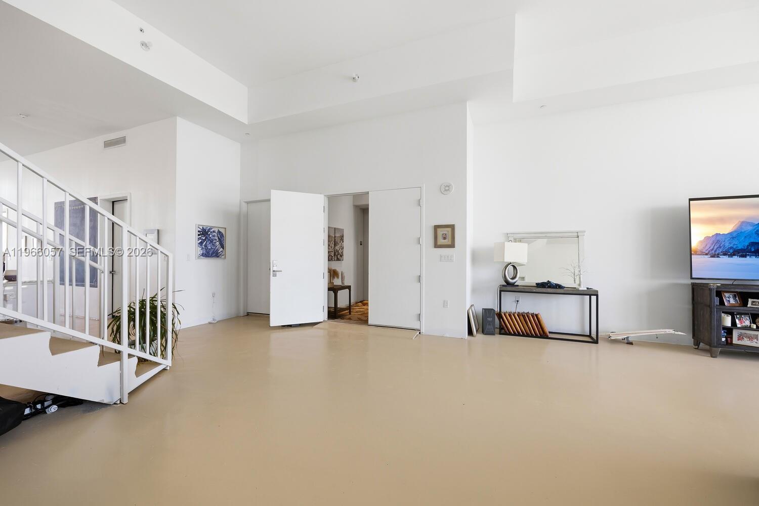 PRIVE CONDO - Residential